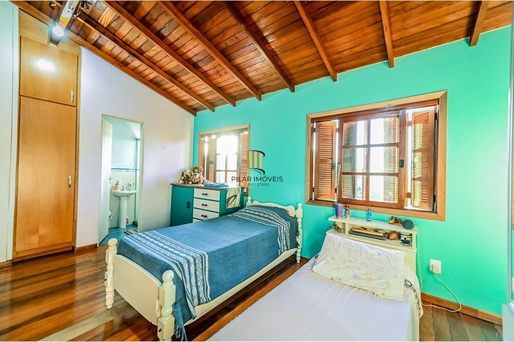 Casa de Condomínio 4 dormitórios no bairro Santa Tereza