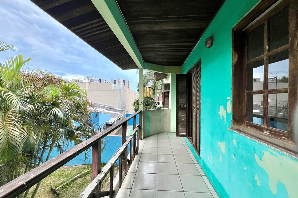 Casa 4 dormitórios no bairro Igara