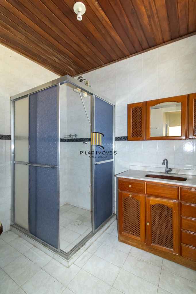 Casa 5 dormitórios no bairro Partenon