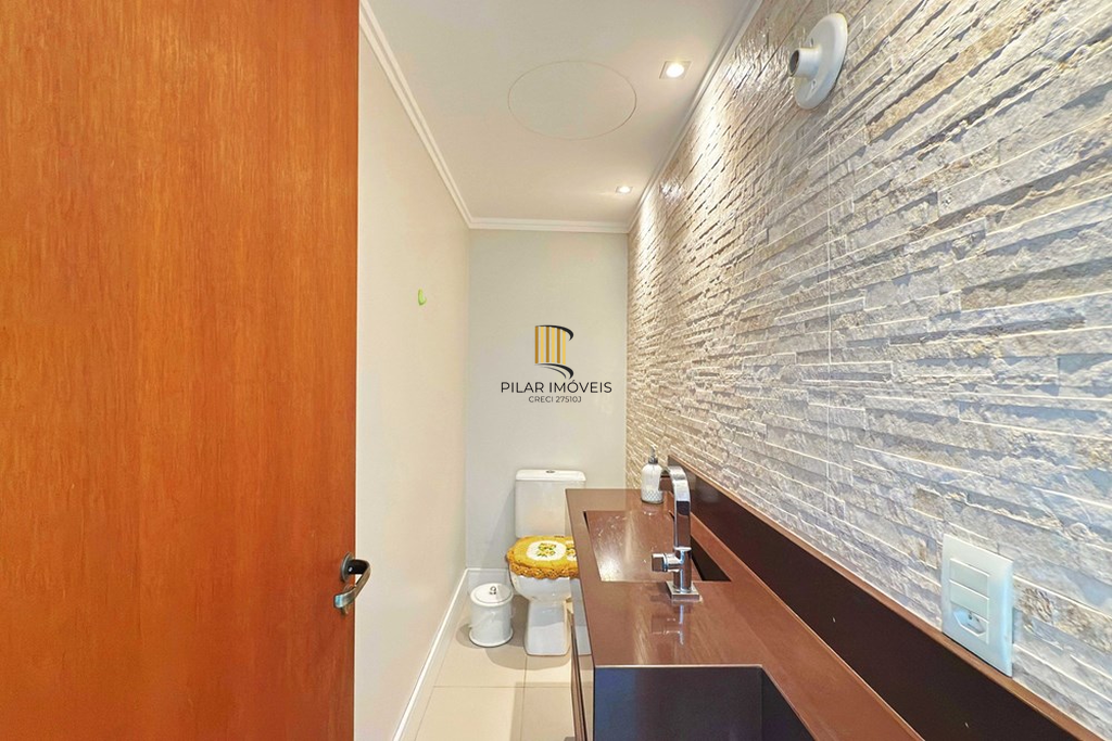 Casa 3 dormitórios no bairro Hípica