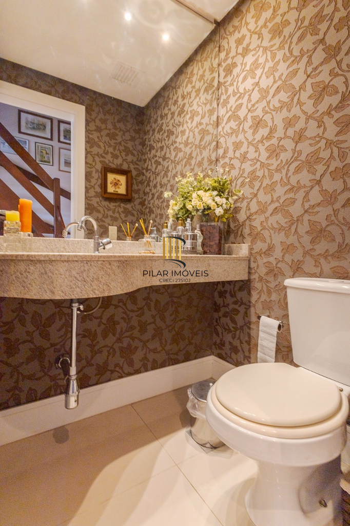 Casa de Condomínio 3 dormitórios no bairro Jardim Carvalho