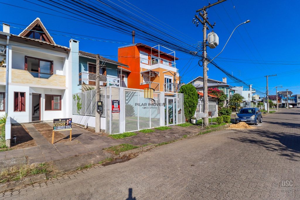 Casa 3 dormitórios no bairro Hípica