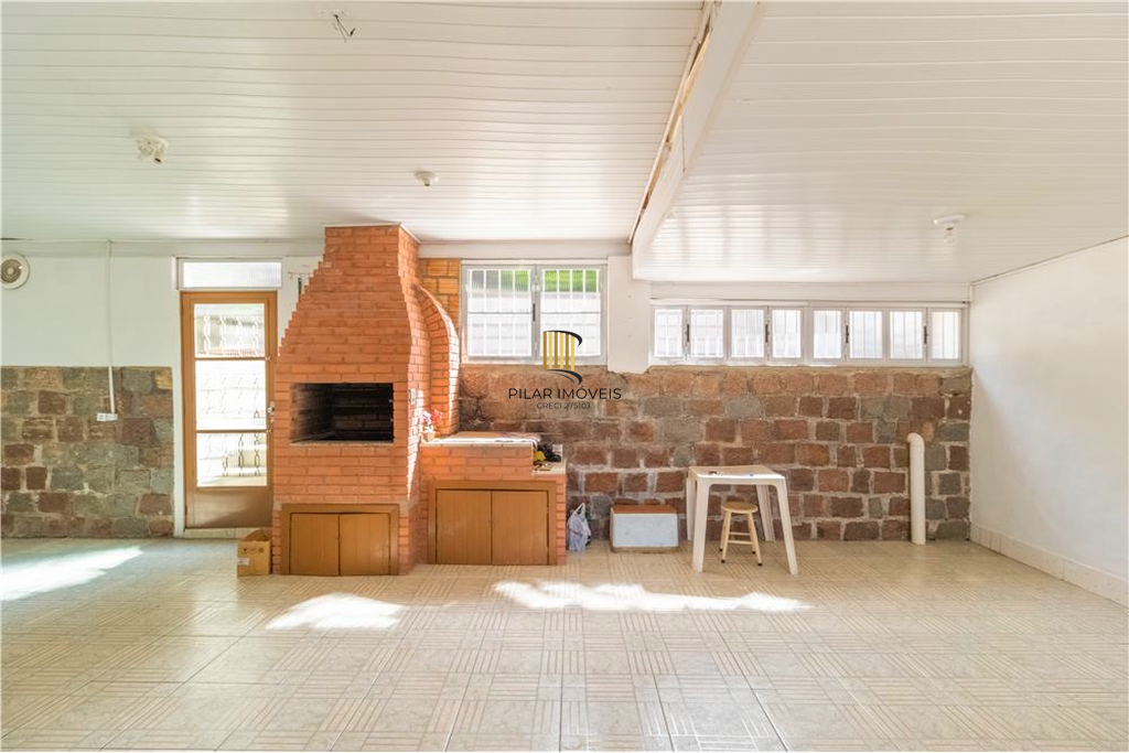 Casa 5 dormitórios no bairro Partenon