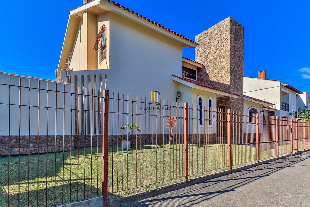 Casa 6 dormitórios no bairro Jardim Planalto