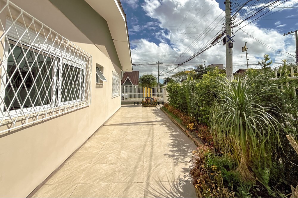 Casa 3 dormitórios no bairro Igara