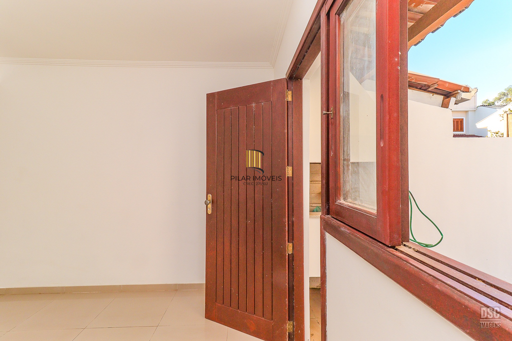 Casa 3 dormitórios no bairro Hípica