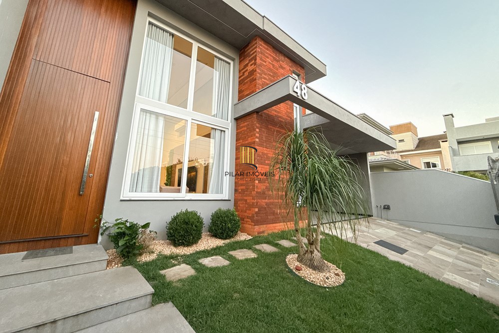 Casa 3 dormitórios no bairro Igara