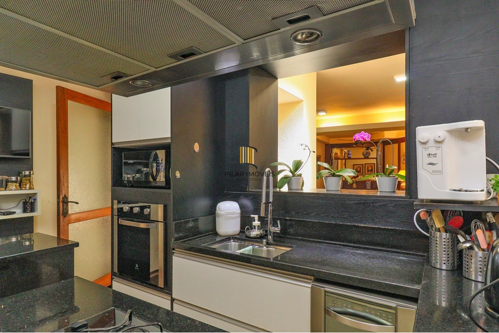 Casa 4 dormitórios no bairro Três Figueiras