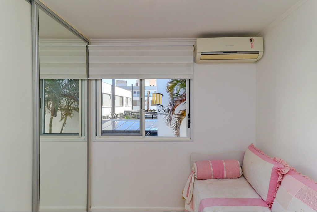 Casa de Condomínio 4 dormitórios no bairro Jardim Itu