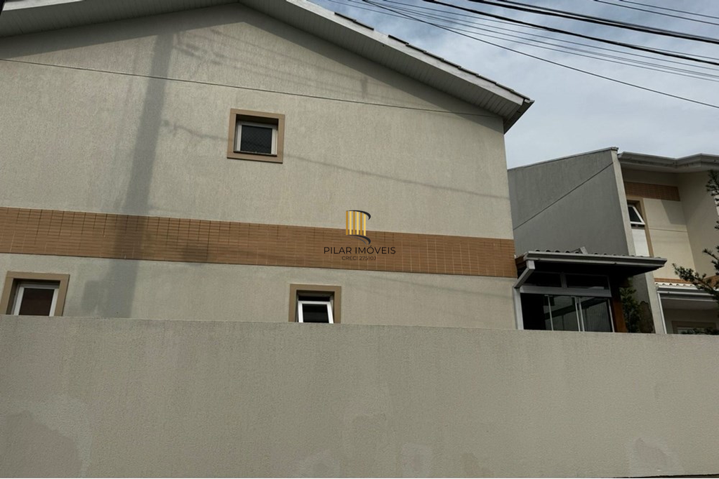 Casa 3 dormitórios no bairro Igara