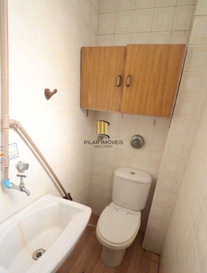 Apto 02 dorm e 01 vaga, sala, coz, dep emp, frente, 77 m2, Bairro Passo da Areia