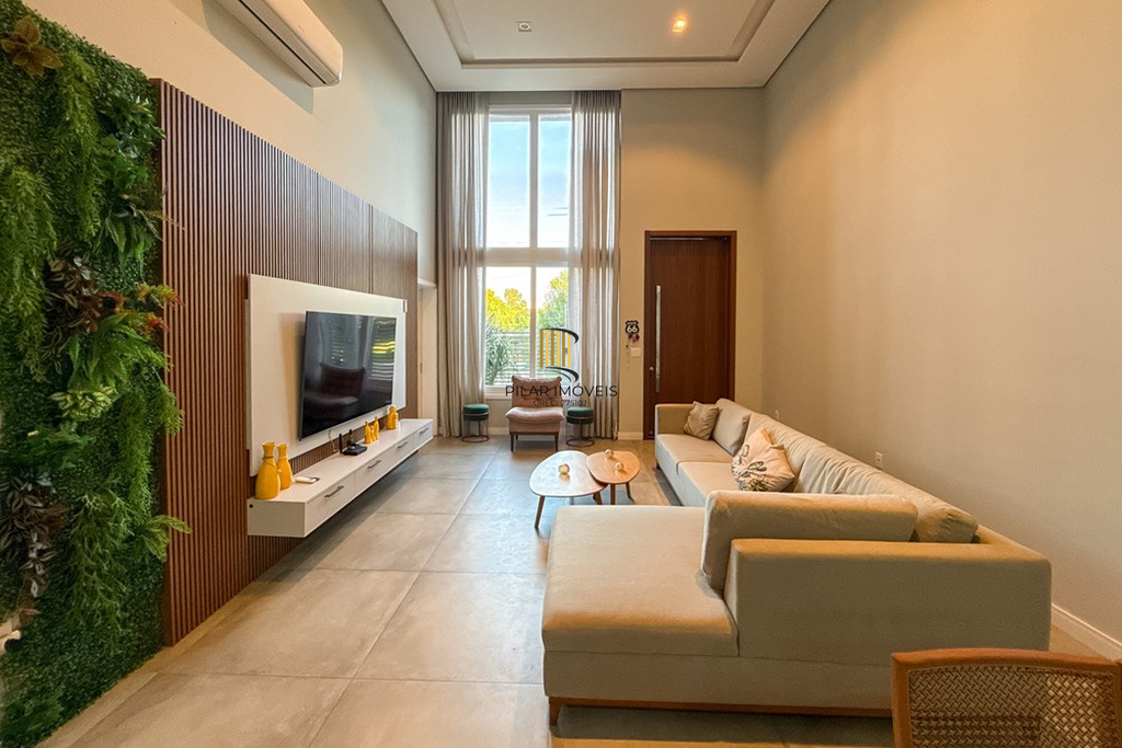 Casa 3 dormitórios no bairro Igara