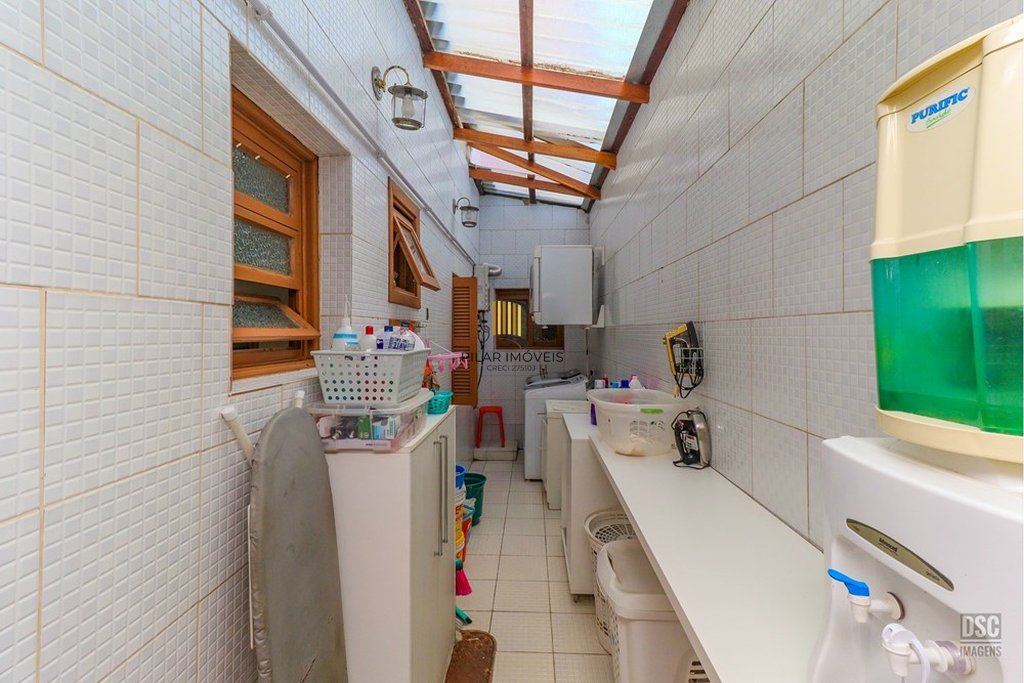 Casa 6 dormitórios no bairro Rubem Berta