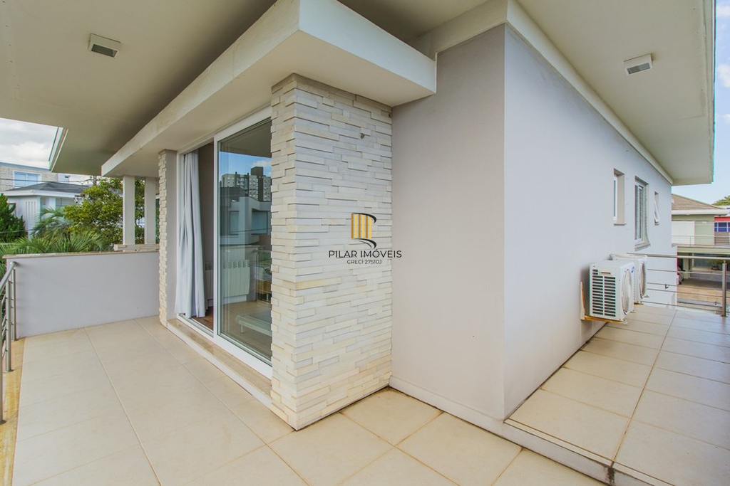 Casa 4 dormitórios no bairro Igara