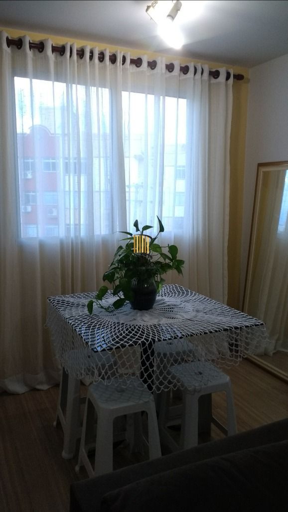 Vende ótimo apto de 02 dormitórios, Bairro Sarandi