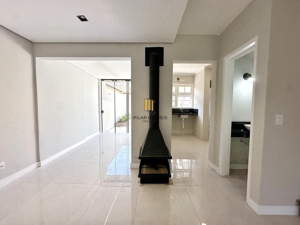 Casa 3 dormitórios no bairro Hípica