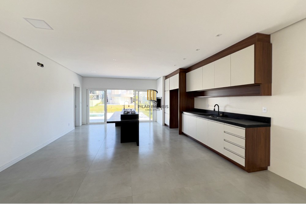 Casa de Condomínio 4 dormitórios no bairro Centro