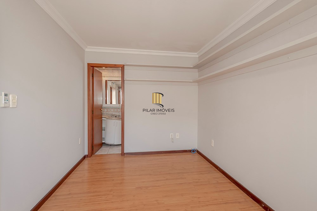 Casa 6 dormitórios no bairro Vila Jardim