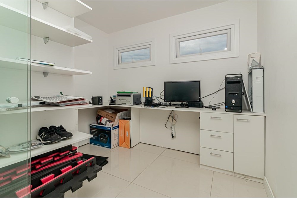 Casa 4 dormitórios no bairro Nonoai