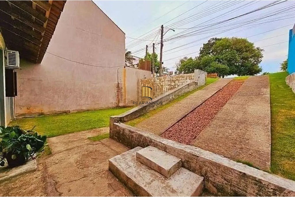 Casa 2 dormitórios no bairro Mário Quintana