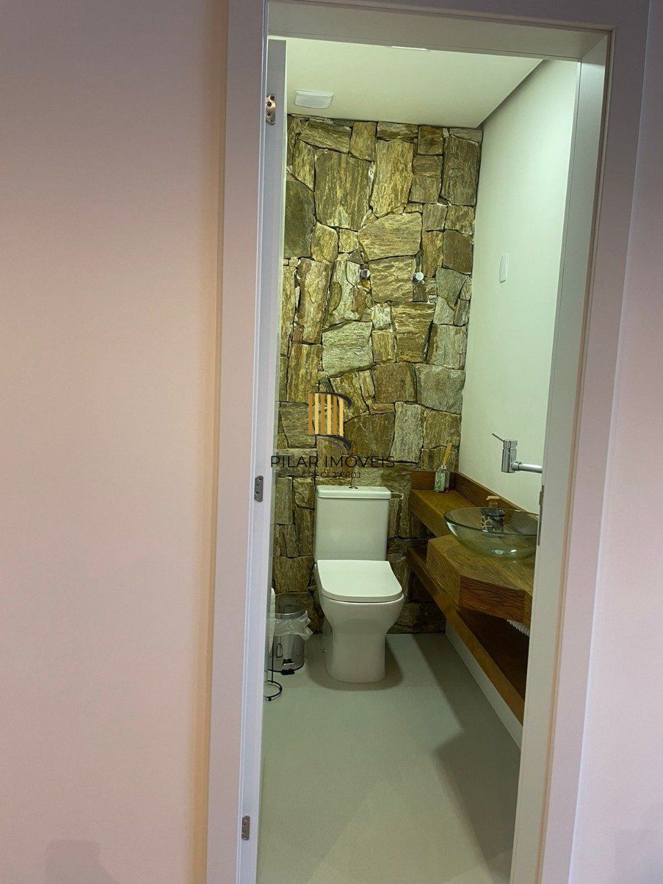 Casa de Condomínio 1 dormitório no bairro Hortênsias