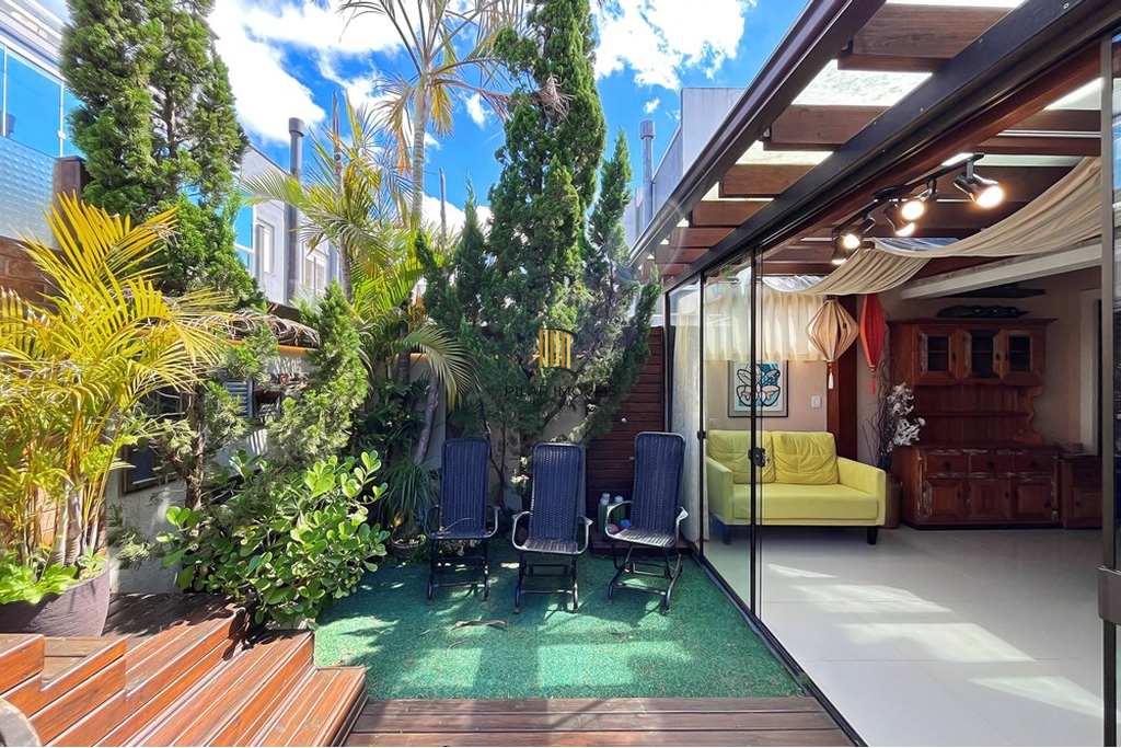 Casa 3 dormitórios no bairro Hípica