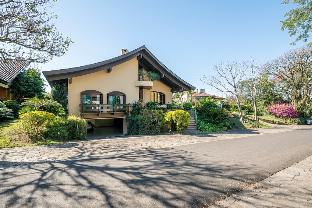 Casa de Condomínio 3 dormitórios no bairro Cavalhada