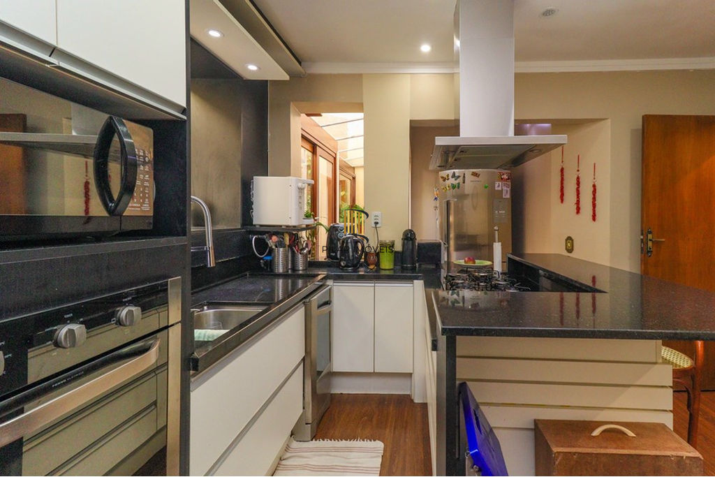 Casa 4 dormitórios no bairro Três Figueiras