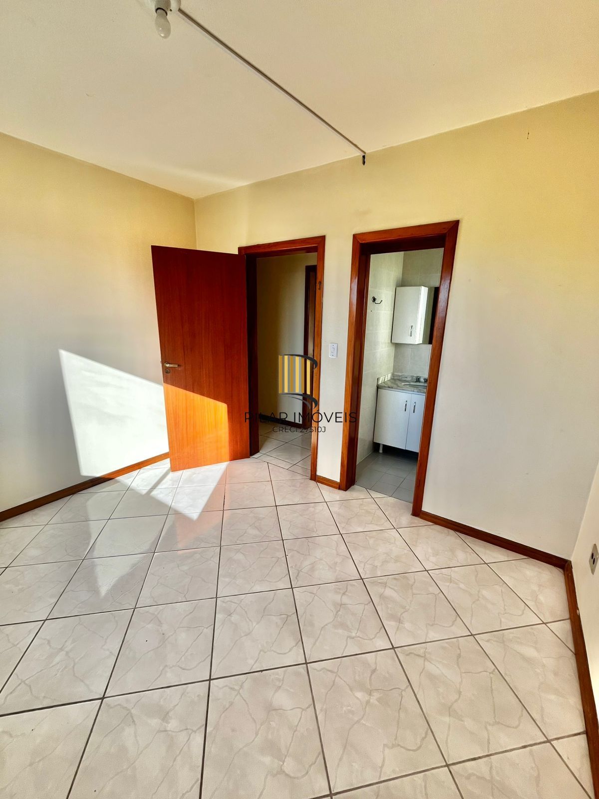 Apto 03 dorm com suíte, andar alto, vista, ótima posição solar, 1 vaga no Cristo
