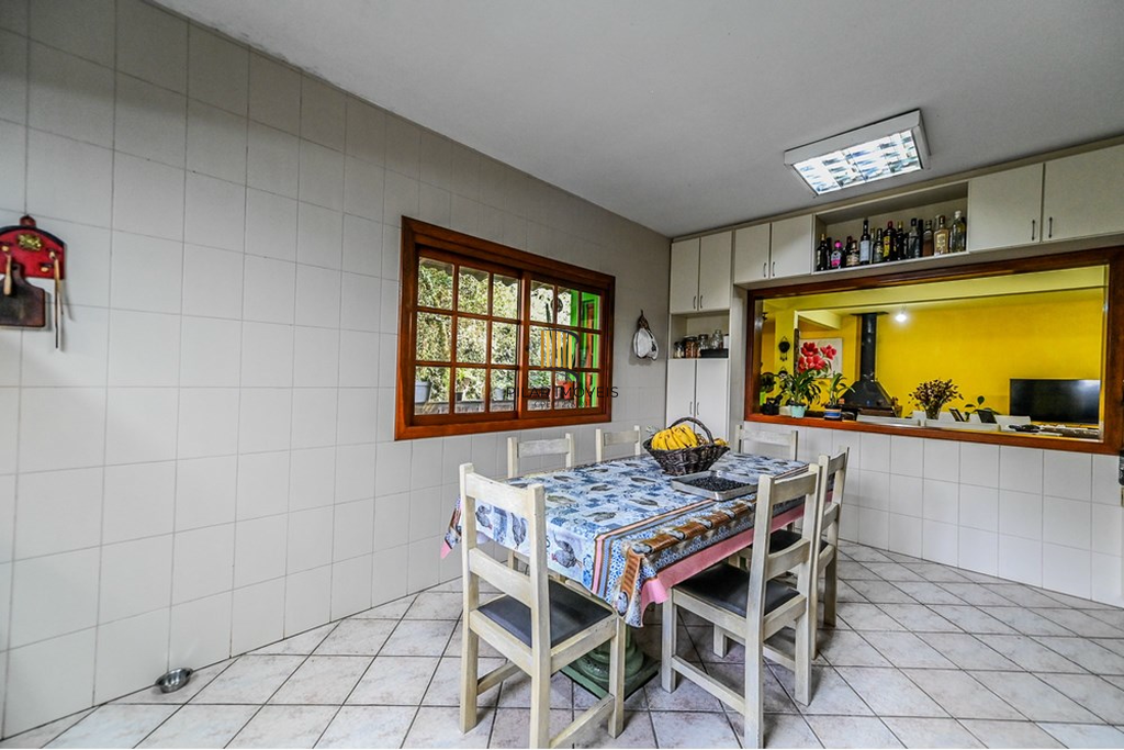 Casa 4 dormitórios no bairro Cascata