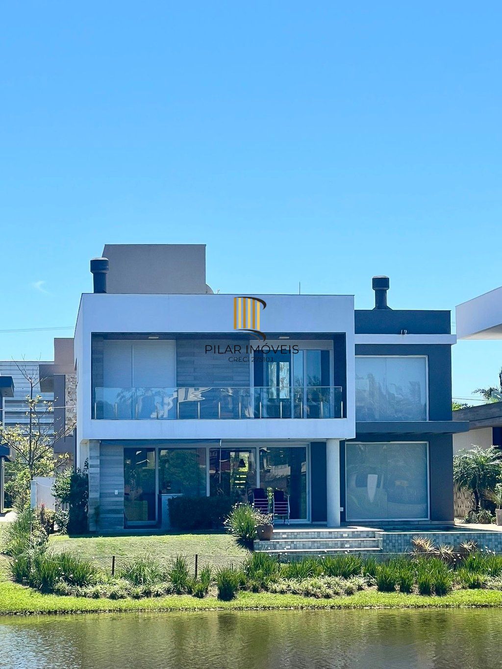 Casa 4 dormitórios no bairro Torres