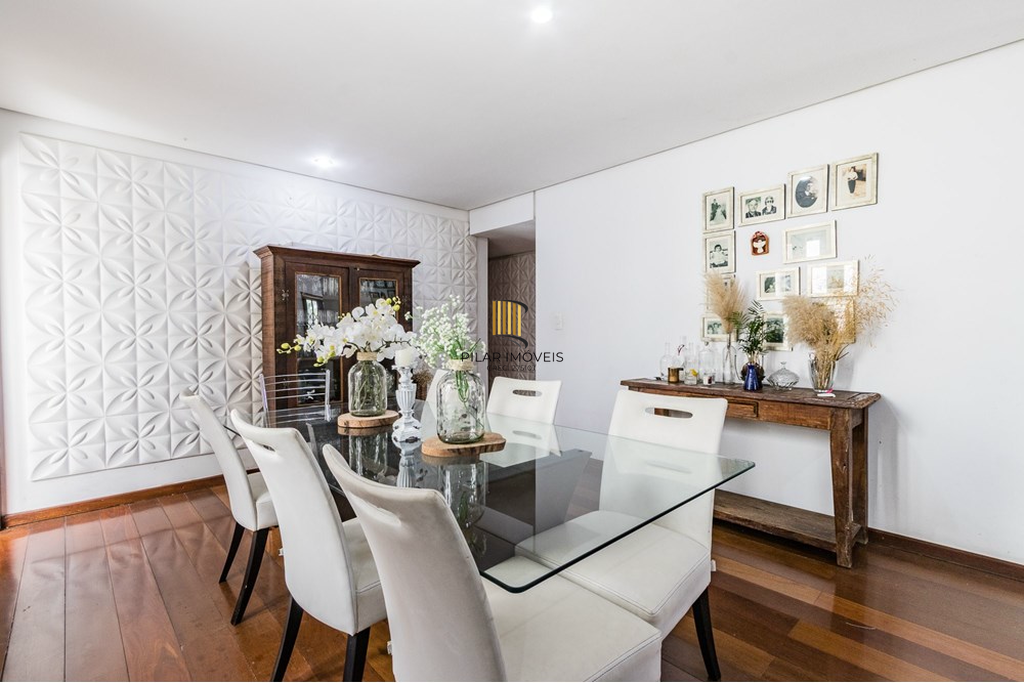 Casa 3 dormitórios no bairro Medianeira