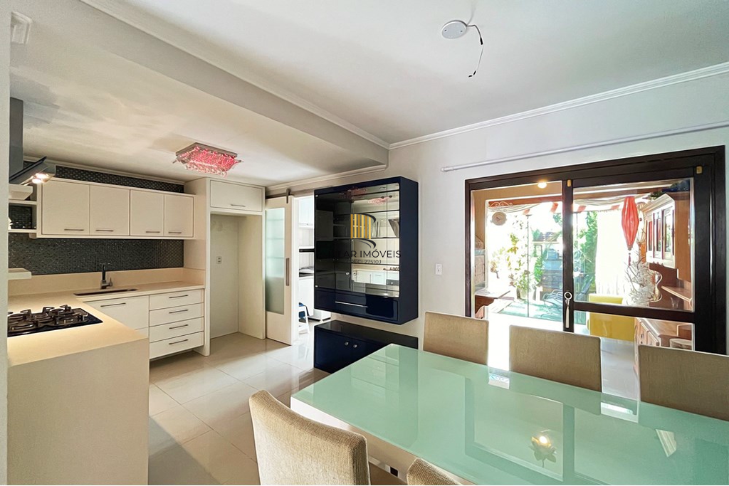 Casa 3 dormitórios no bairro Hípica