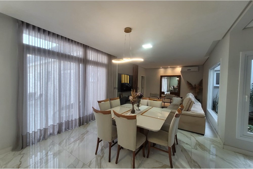 Casa 4 dormitórios no bairro Centro