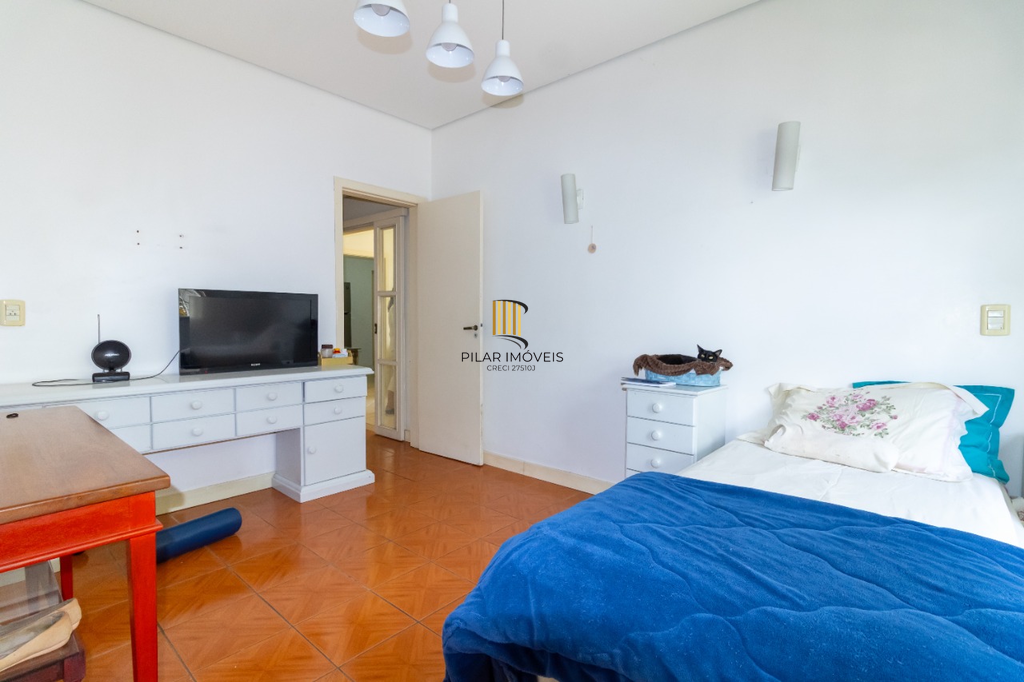 Casa 5 dormitórios no bairro Petrópolis