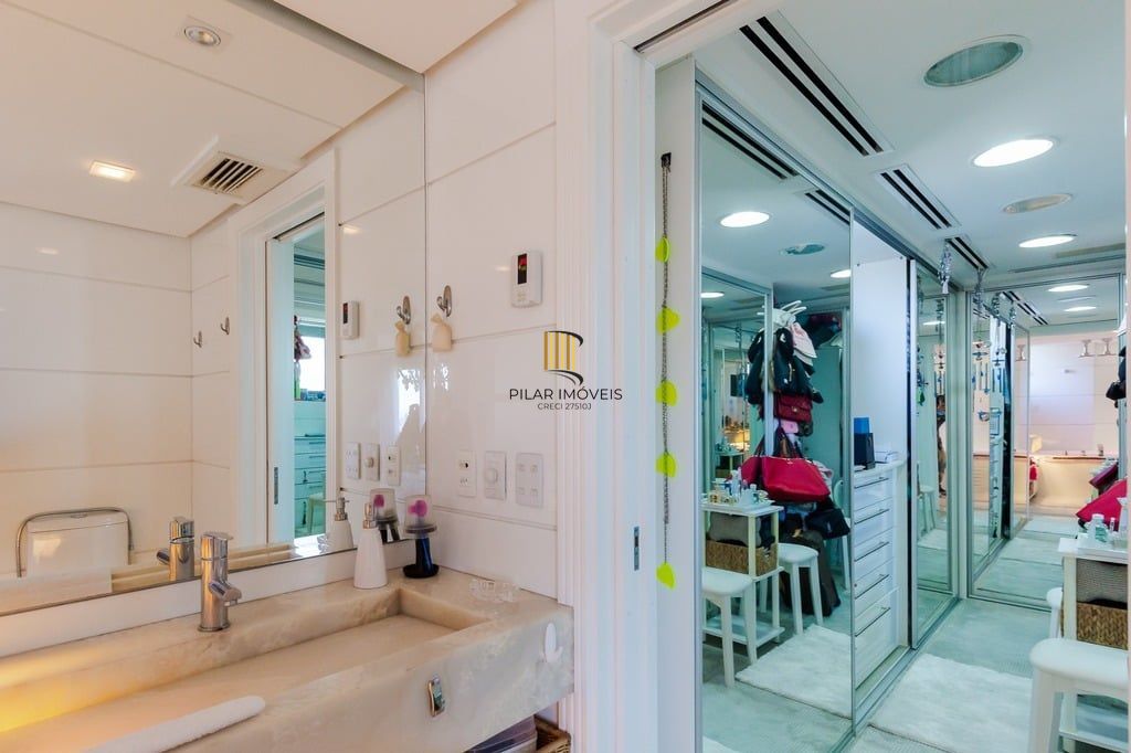 Apartamento 4 dormitórios no bairro Bela Vista