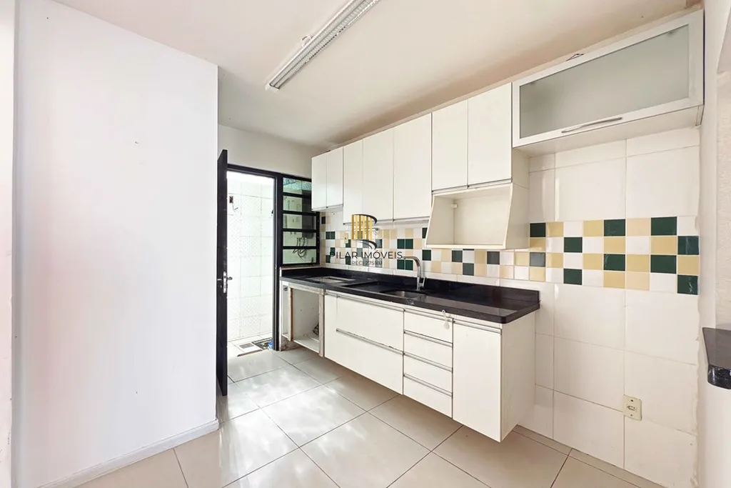 Casa 3 dormitórios no bairro Guarujá