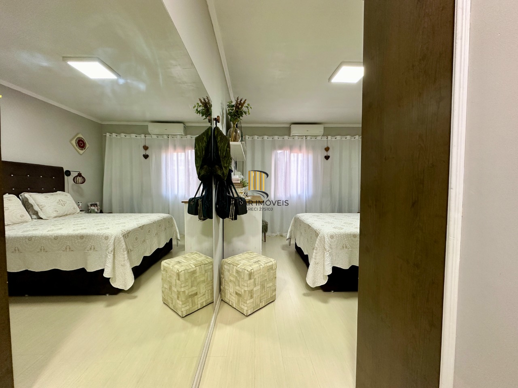 Casa 2 dormitórios no bairro Hípica