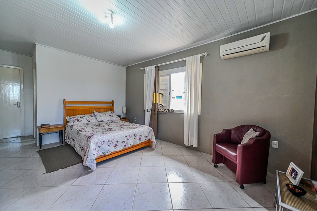 Casa 4 dormitórios no bairro Vila Ipiranga