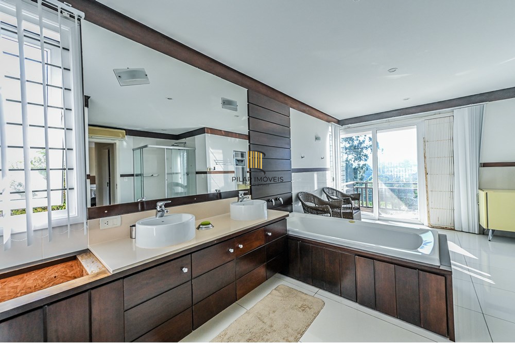 Casa 4 dormitórios no bairro Morro Santana