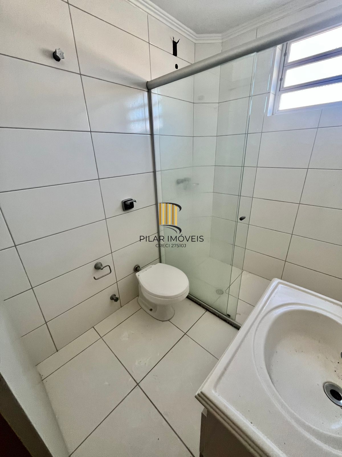 02 dorm, 73 m², sol da tarde, com vaga, dep e banho aux, no Passo da Areia