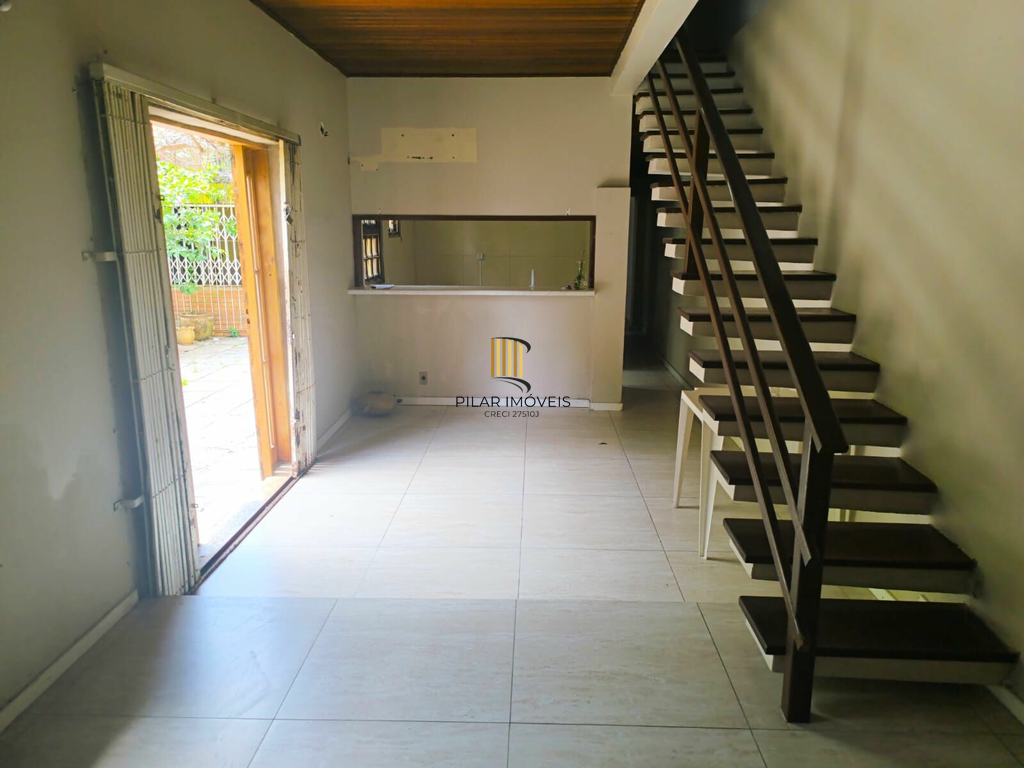 Casa 3 dormitórios no bairro Azenha