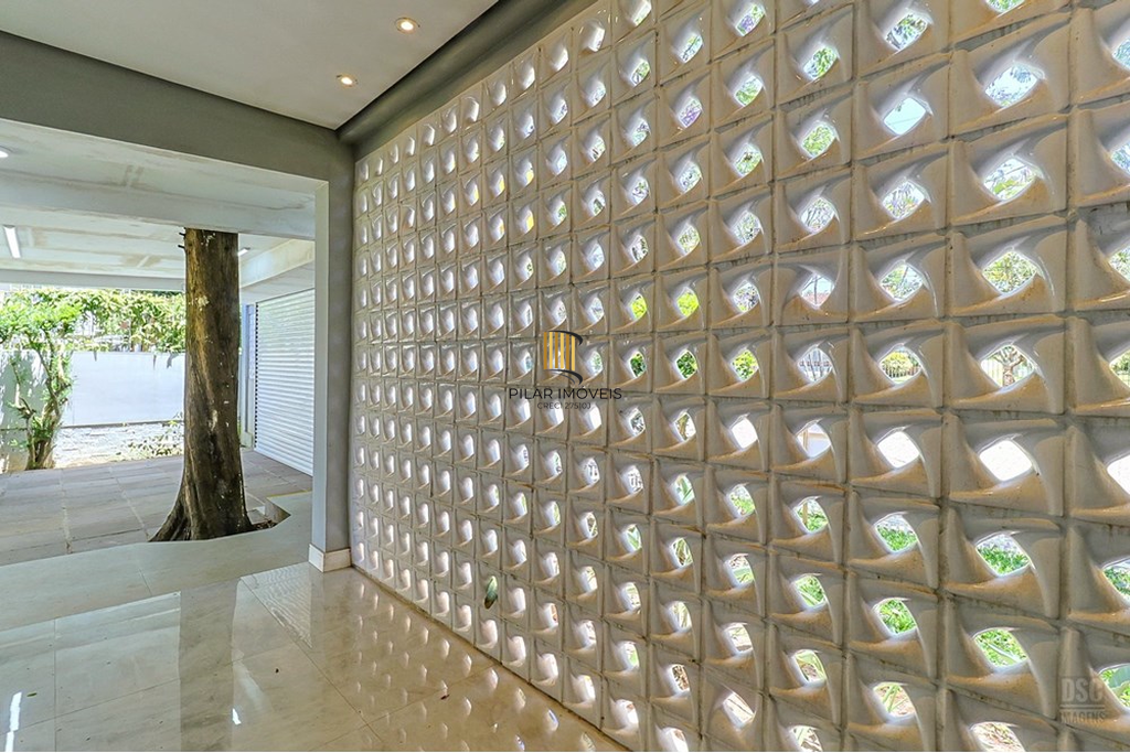 Casa 5 dormitórios no bairro Ipanema