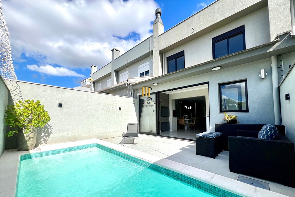 Casa 3 dormitórios no bairro Igara