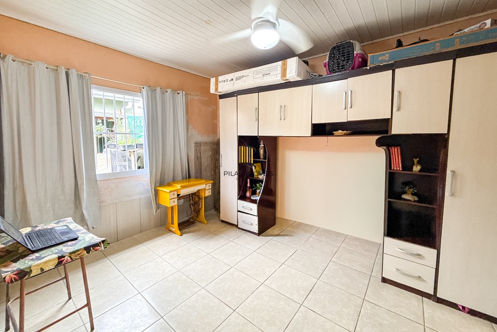 Casa 3 dormitórios no bairro Igara