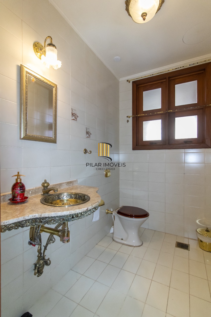 Casa 5 dormitórios no bairro Partenon