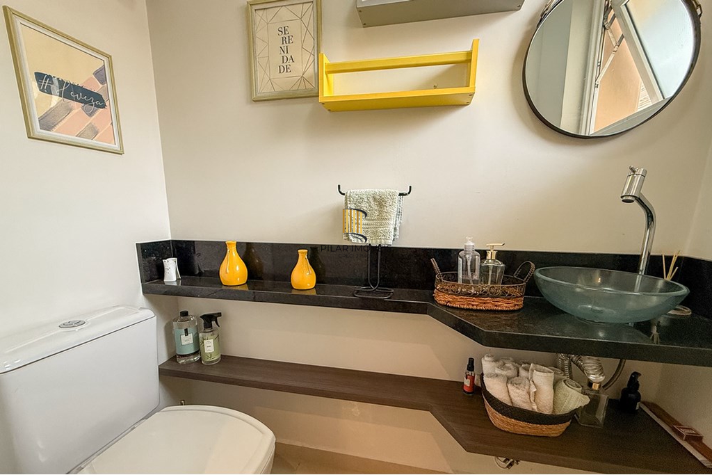 Casa 3 dormitórios no bairro Igara