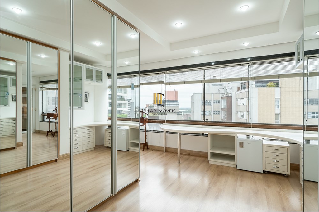 Cobertura 4 dormitórios no bairro Moinhos de Vento