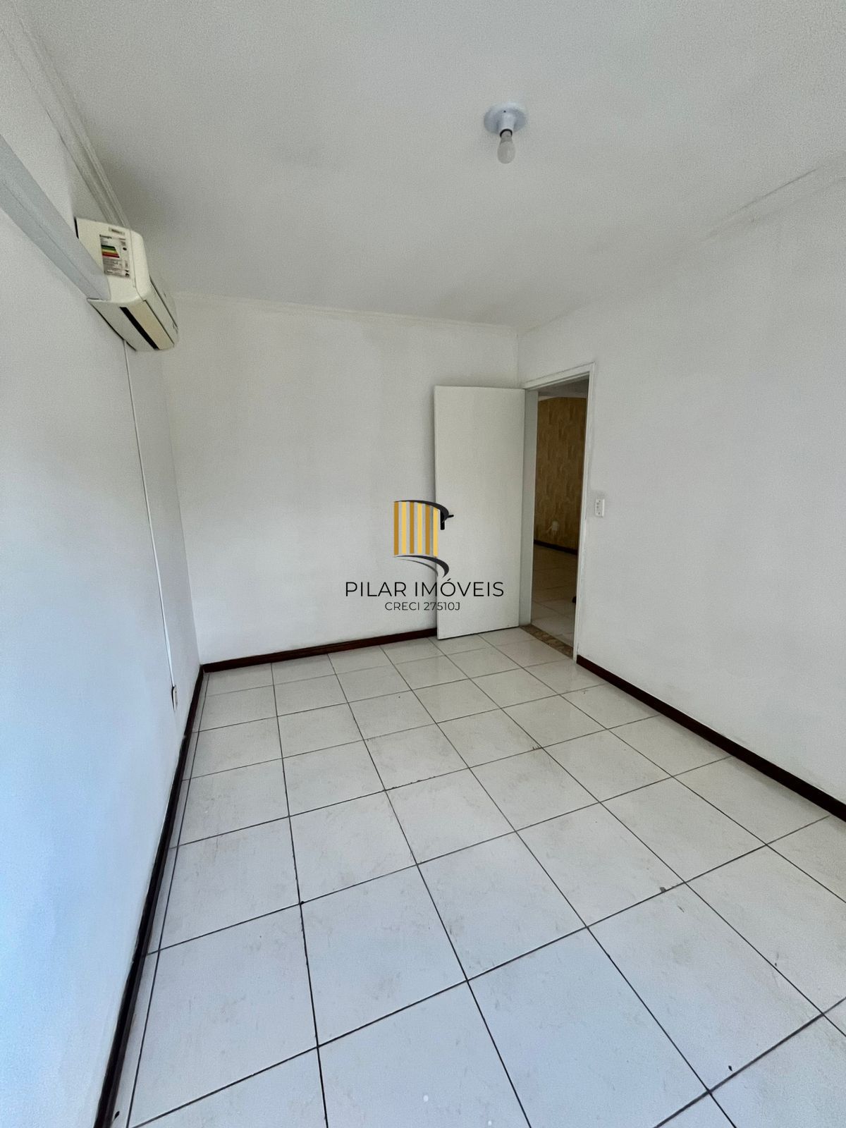 Apto 01 dorm com vaga no Cristo Redentor, 43 m2, 01 lance de escada