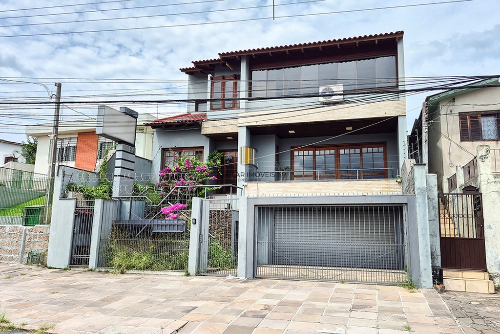 Casa 6 dormitórios no bairro Vila Jardim